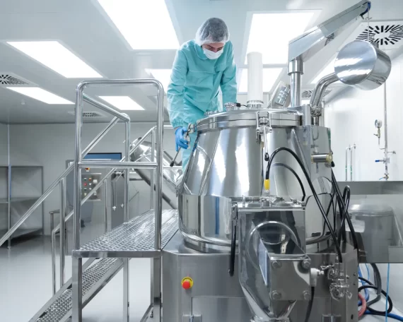 Cleanroom Equipment Design for Pharma Performance & Safety